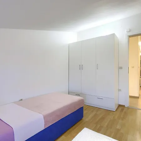Homestay Pula Apartamento *