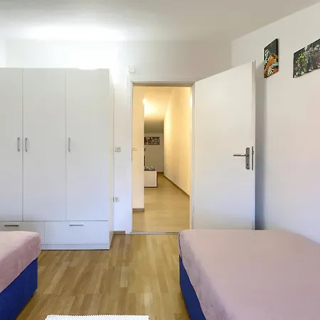 Homestay Pula * Pula