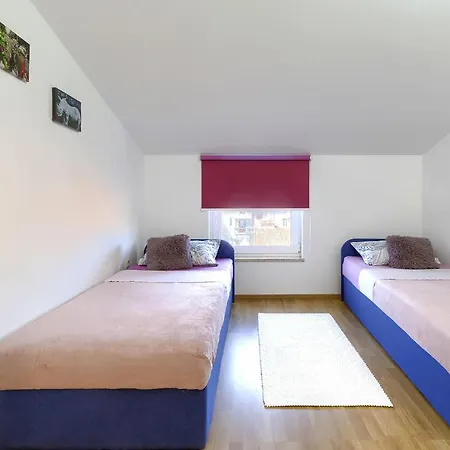 Homestay Pula Apartament Pula
