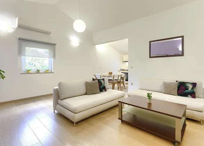 Apartment Homestay Pula *
