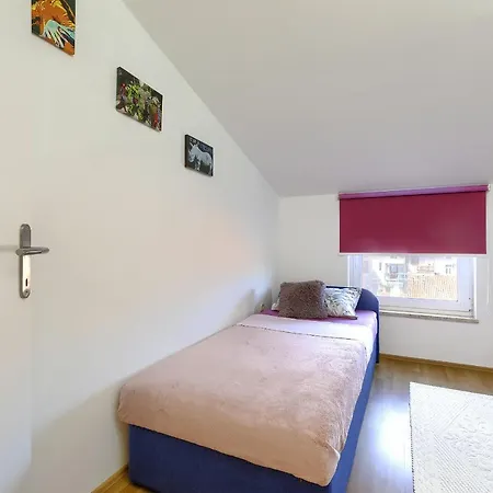 Homestay Pula 아파트 *