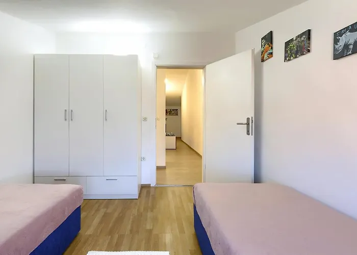 Homestay Pula * 풀라